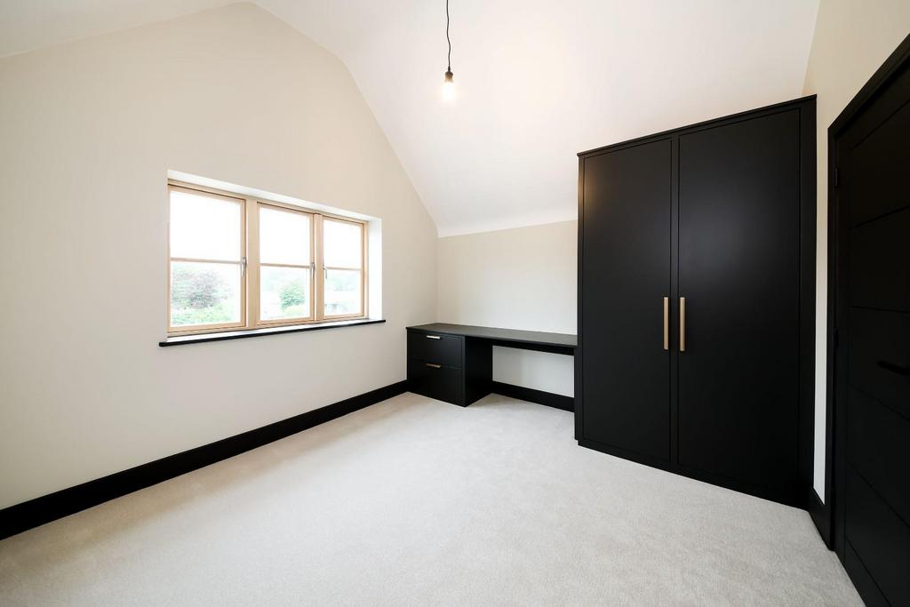 PRINCIPAL BEDROOM.jpg