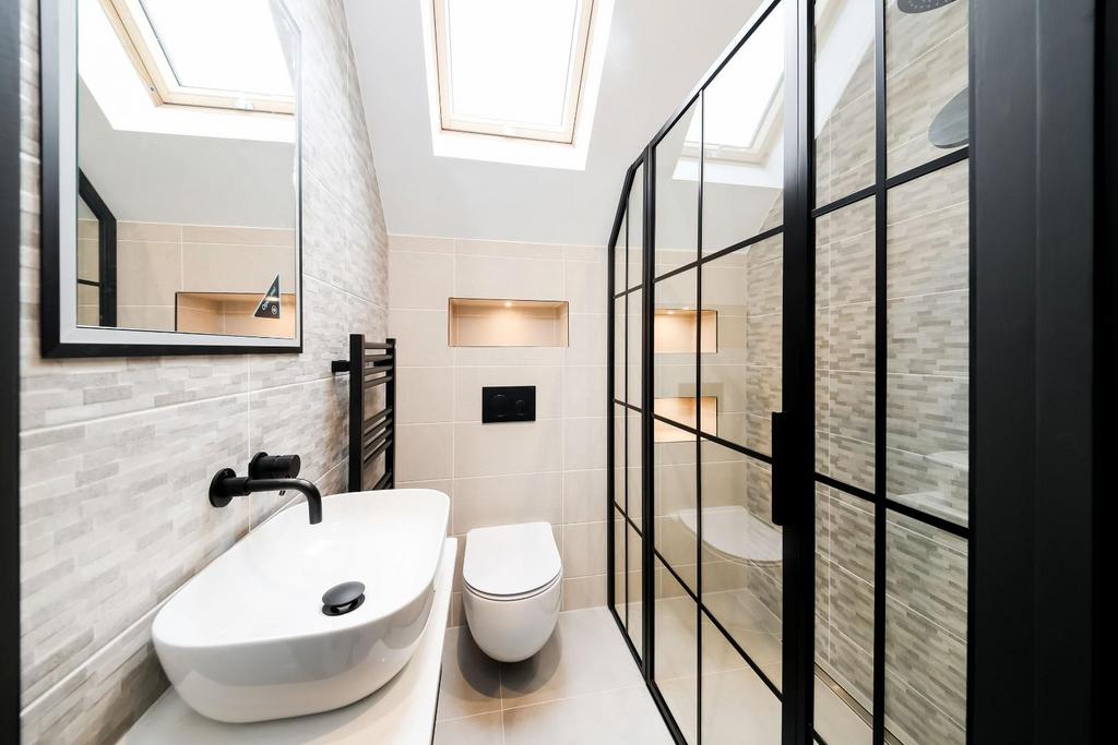 MASTER ENSUITE SHOWER ROOM.jpg