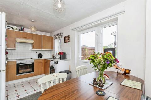 3 bedroom end of terrace house for sale, Richards Way, Slough