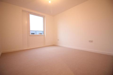 2 bedroom flat to rent, Chrislea Close, Hounslow