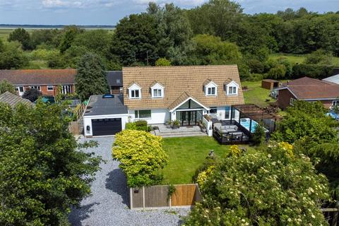 5 bedroom detached house for sale, High Road, Burgh Castle,