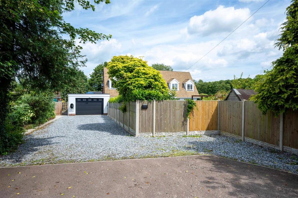 Driveway to Garage.jpg