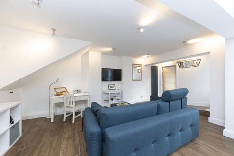 1 bedroom flat to rent, Pine Grove, SW19