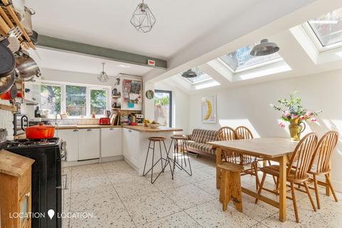 4 bedroom terraced house for sale, Hassett Road, London, E9