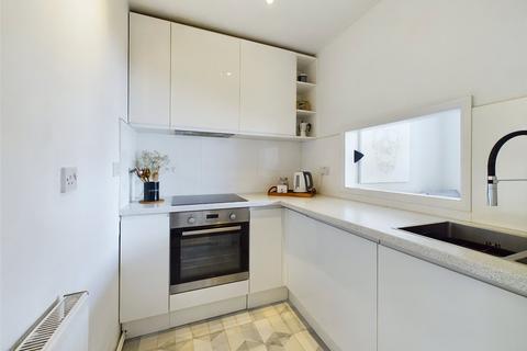 Flat 3, Playhouse Court Bath Road, Cheltenham, GL53 7HJ