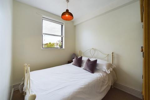Flat 3, Playhouse Court Bath Road, Cheltenham, GL53 7HJ