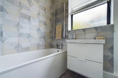 Flat 3, Playhouse Court Bath Road, Cheltenham, GL53 7HJ