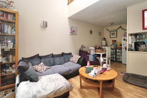 1 bedroom terraced house to rent, Willowmead Close, Woking GU21