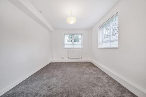 2 bedroom flat to rent, Urmston Drive London SW19