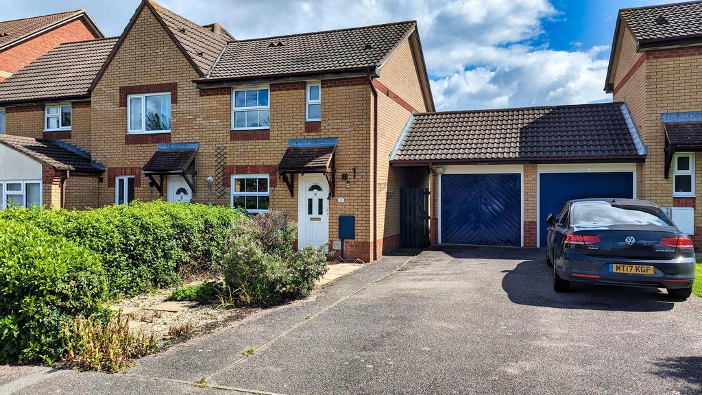 Oldbrook, Milton Keynes MK6 3 bed semidetached house to rent £1,495