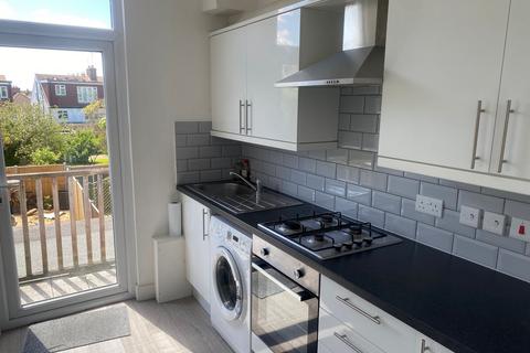 2 bedroom maisonette to rent, Churchfield Avenue, London, N12