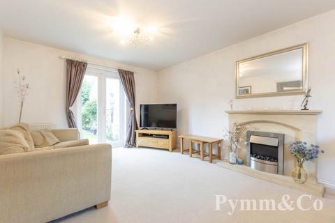 4 bedroom semi-detached house for sale, Camelia Close, Norwich NR9