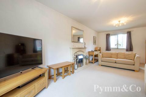 4 bedroom semi-detached house for sale, Camelia Close, Norwich NR9