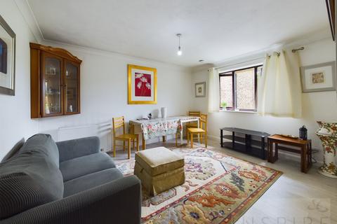 1 bedroom apartment to rent, Ravendene Court Brighton Road, Crawley RH10