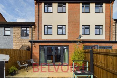 4 bedroom townhouse to rent, Regal Way, Hanley, Stoke-on-Trent, ST1