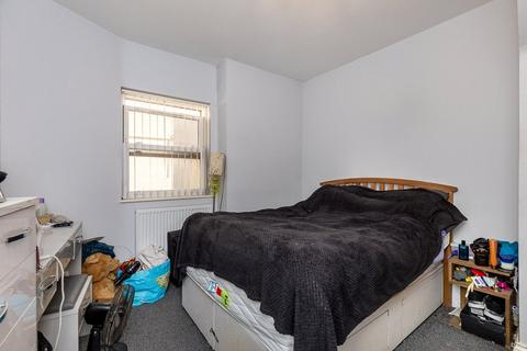 2 bedroom maisonette for sale, Yattendon Road, HORLEY, Surrey, RH6