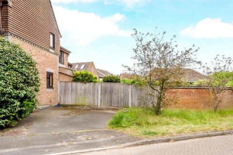 2 Bowers Close, Guildford, GU4 7NE