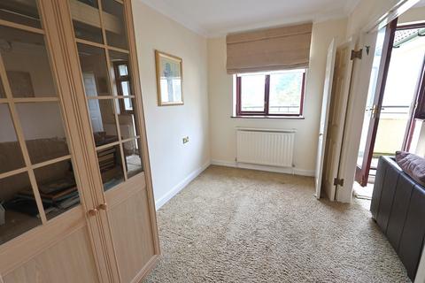 2 bedroom flat for sale, Eaton Court, 126 Edgware Way, Edgware, Greater London, HA8