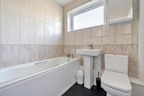 2 bedroom end of terrace house for sale, Aylesbury,  Buckinghamshire,  HP20