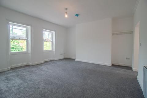 2 bedroom flat to rent, High Street, Spalding PE11