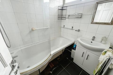 8 Haydock Close, Birmingham, B36 8UN
