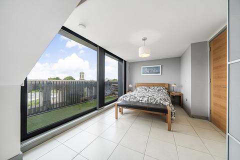 2 bedroom penthouse for sale, Great West Road, Hammersmith
