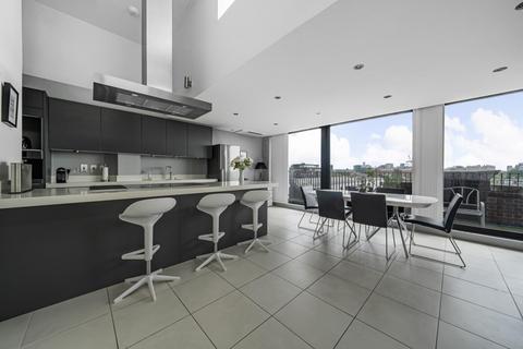 2 bedroom penthouse for sale, Great West Road, Hammersmith