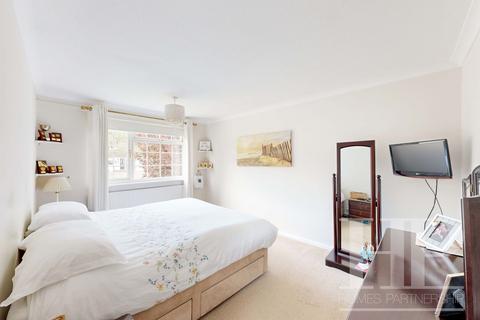 23 Woburn Road, Crawley, RH11 8NF