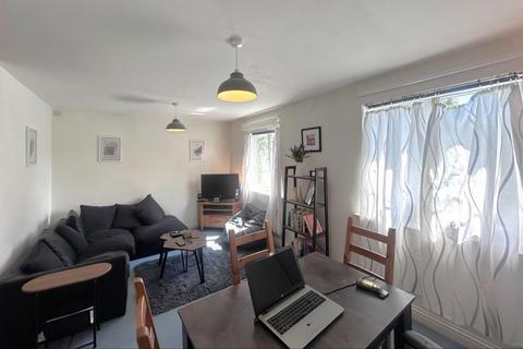 1 bedroom flat to rent, Tudor Way, Woking GU21