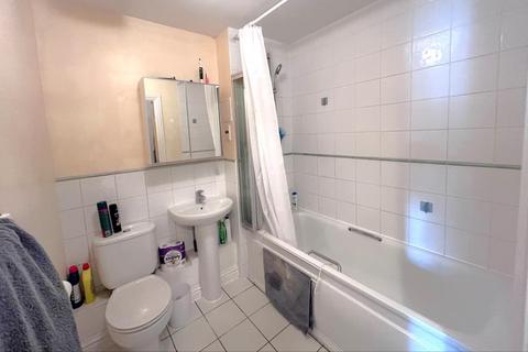 1 bedroom flat to rent, Tudor Way, Woking GU21