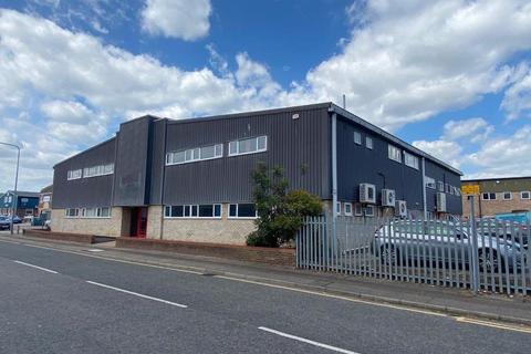 Industrial unit to rent, Graphic House, Telford Way, Colchester, Essex, CO4