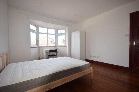 Studio to rent, Kingston road, WIMBLEDON SW19