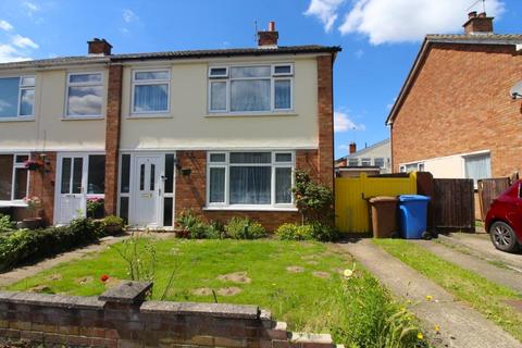3 bedroom semi-detached house to rent, Meadowvale Close, Ipswich, IP4