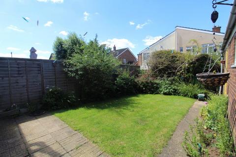 3 bedroom semi-detached house to rent, Meadowvale Close, Ipswich, IP4