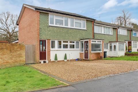 3 bedroom end of terrace house for sale, Savay Close, Denham