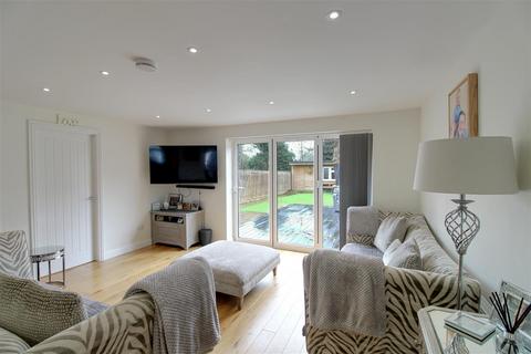 47 Savay Close, Denham, Uxbridge, UB9 5NQ