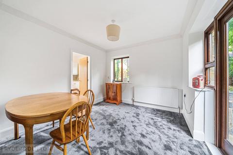 39 Ashbrow Road, Huddersfield, HD2 1DF