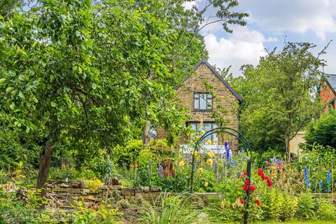 39 Ashbrow Road, Huddersfield, HD2 1DF