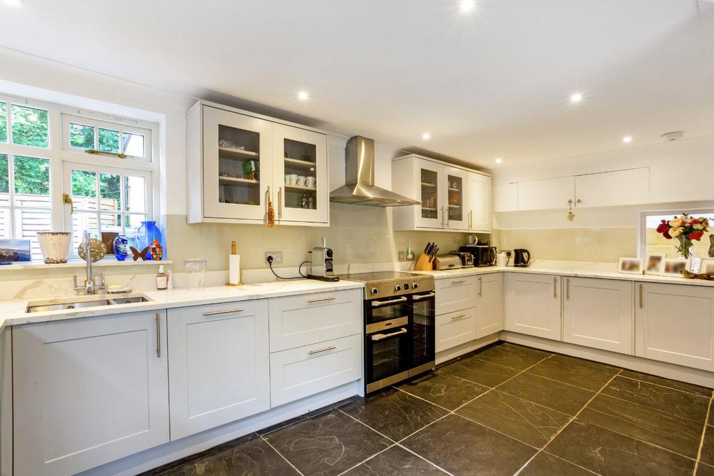 Kitchen/ Dining Room