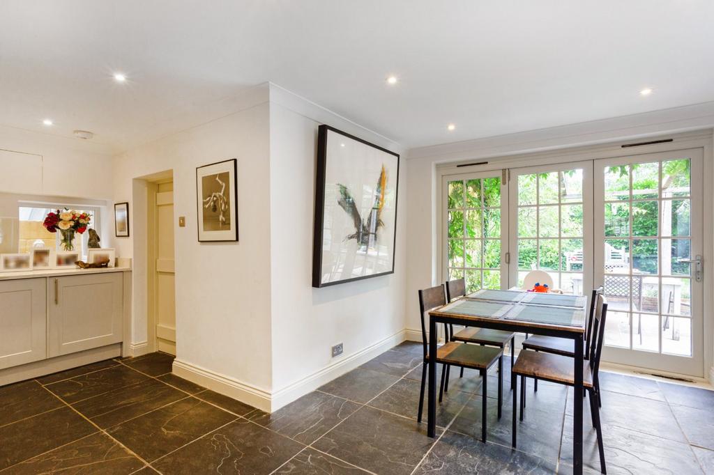 Kitchen/ Dining Room