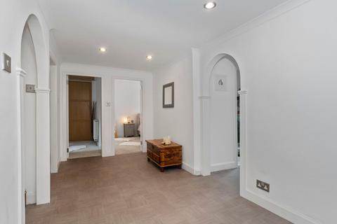 102 Kirkhill Road, Penicuik, EH26 8JF