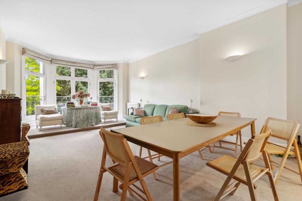 Addison Road, Kensington, W14 3 bed flat - £6,478 pcm (£1,495 pw)