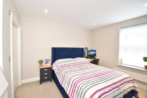 2 bedroom apartment for sale, Baker Street, Weybridge, KT13