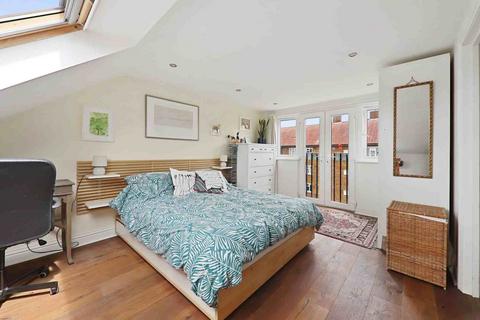 3 bedroom house to rent, Broseley Grove, Sydenham