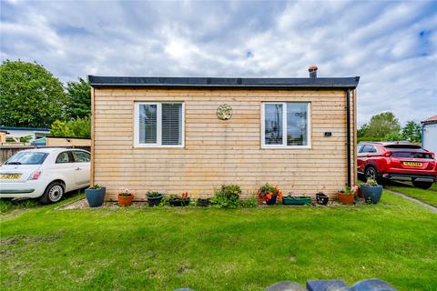 2 bedroom bungalow for sale, Main Road, Humberston Fitties, Grimsby, Lincolnshire, DN36