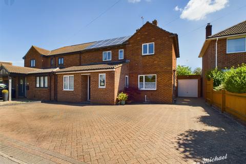 3 bedroom semi-detached house for sale, Limes Avenue, Aylesbury