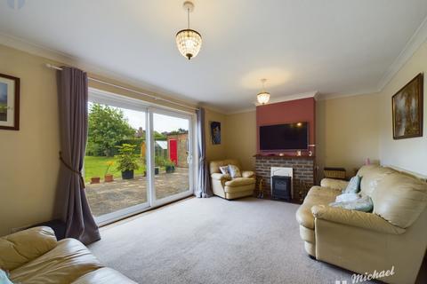 3 bedroom semi-detached house for sale, Limes Avenue, Aylesbury