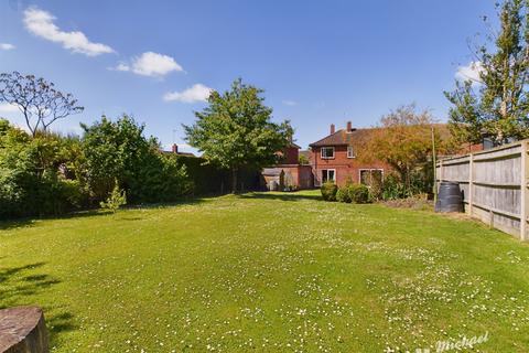 3 bedroom semi-detached house for sale, Limes Avenue, Aylesbury