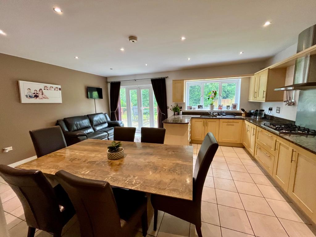 Treetops Close, Marple, Stockport, SK6 5 bed detached house for sale
