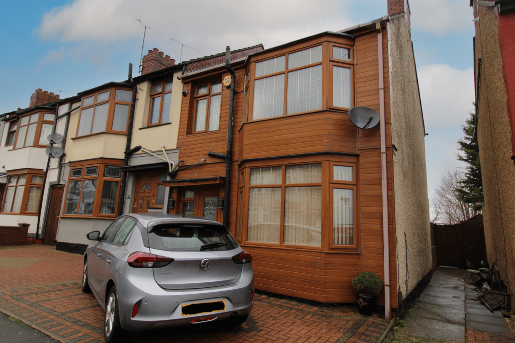 Carisbrooke Road Luton LU4 8HE 3 bed semidetached house to rent £